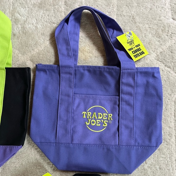Set of 4 Trader Joe’s Halloween Mini Tote Bags - Picture 5 of 12